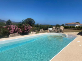 Villa con piscina privata vista tavolara Tanaunella